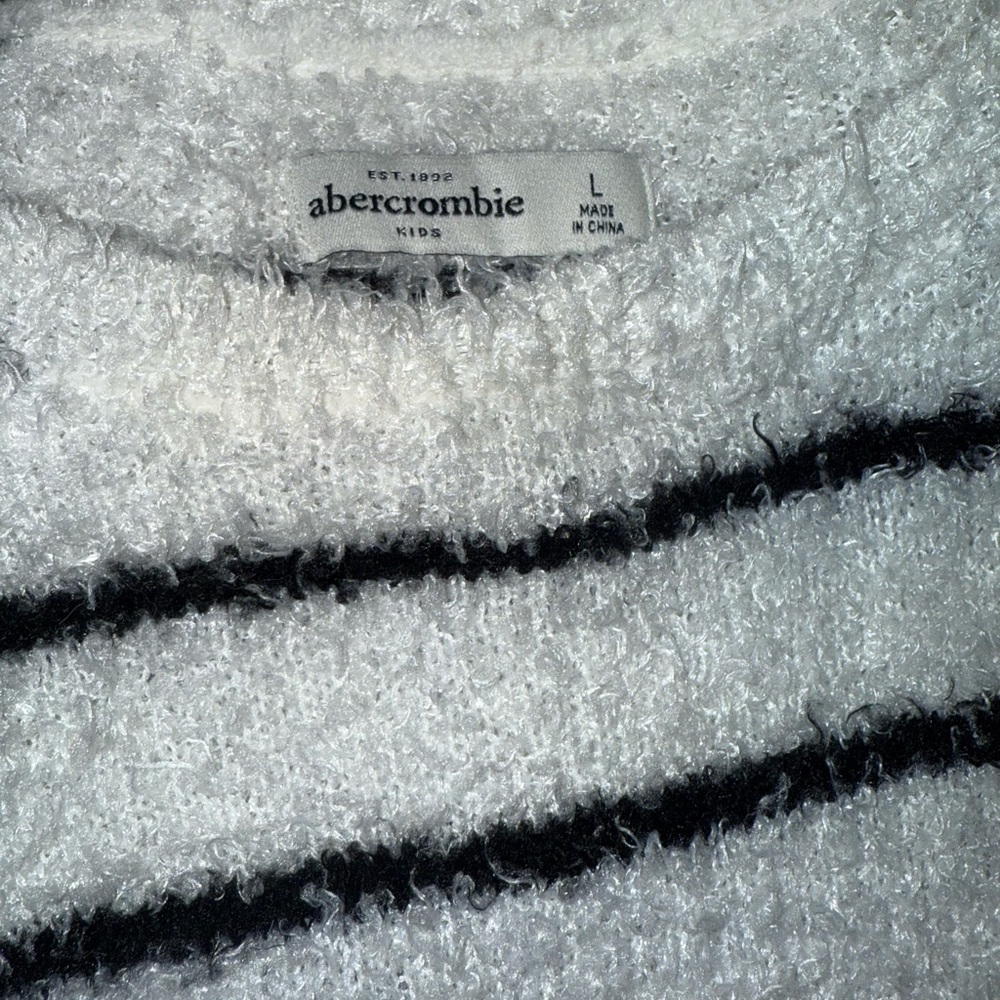 Abercrombie Kids Black and White Crew Neck Sweater - Picture 3 of 3